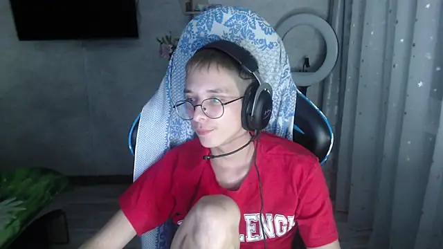 Snapshot of glasses_cat chatting on February 2026 07:35:02 PM glasses cat online show from February 2026 07:35:02 PM