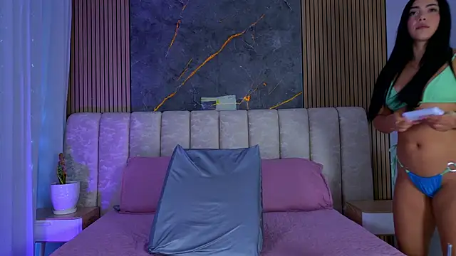 mia scot online show from March 2026 12:00:02 PM