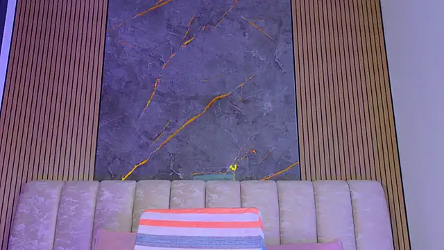 mia scot online show from December 2025 11:56:01 AM