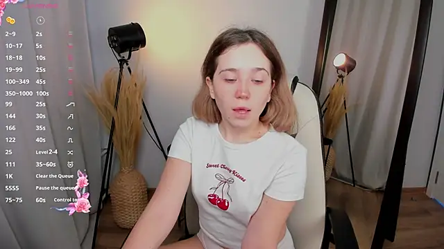 Snapshot of Lina_Glow chatting on September 2025 06:41:01 AM Lina Glow online show from September 2025 06:41:01 AM