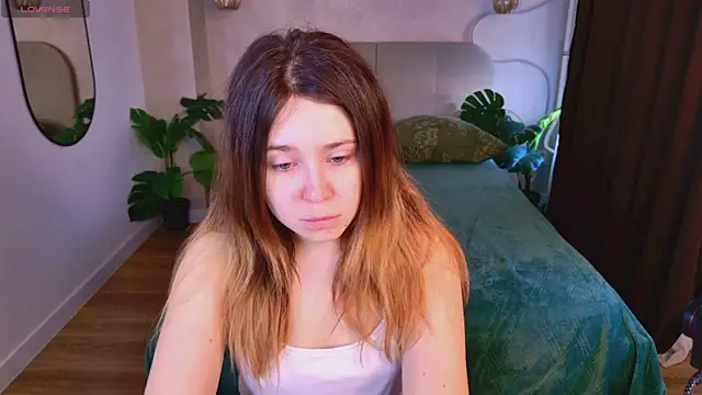 Lina Glow online show from April 2026 06:31:02 AM