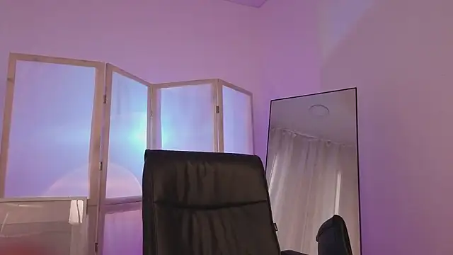 Lina Glow online show from April 2026 06:50:02 AM