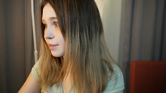 Snapshot of Lina_Glow chatting on November 2025 07:09:01 AM Lina Glow online show from November 2025 07:09:01 AM