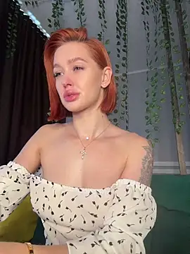 Snapshot of LittleFox___ chatting on June 2026 06:07:02 AM LittleFox online show from June 2026 06:07:02 AM