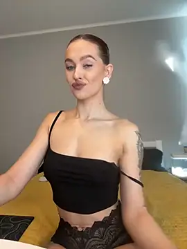 Snapshot of LittleFox___ chatting on September 2025 06:53:01 AM LittleFox online show from September 2025 06:53:01 AM