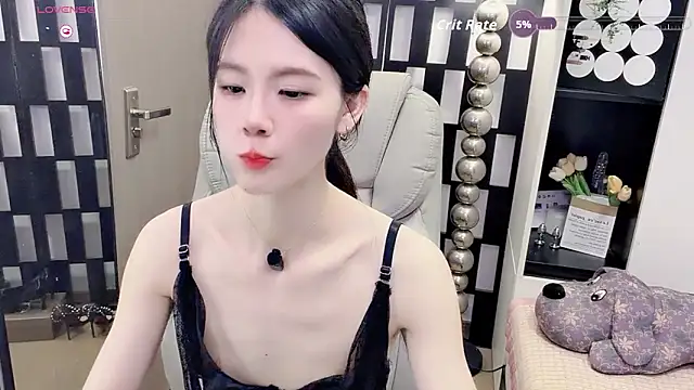 Yueyue-MM online show from May 2026 02:14:02 PM