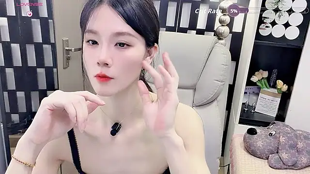 Yueyue-MM online show from May 2026 02:25:02 PM