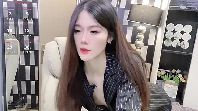 Yueyue-MM online show from November 2025 02:01:02 AM