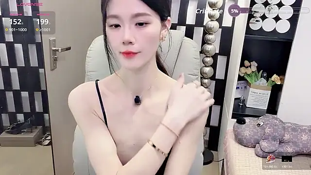 Yueyue-MM online show from May 2026 12:32:02 PM