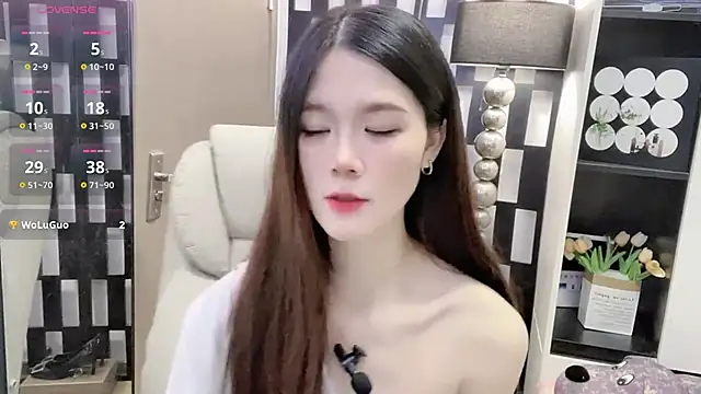 Yueyue-MM online show from November 2025 02:45:02 PM