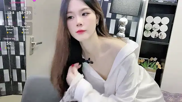 Yueyue-MM online show from October 2025 12:11:02 AM