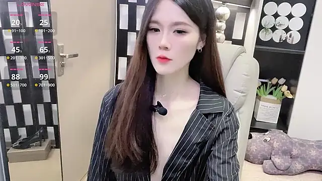 Yueyue-MM online show from November 2025 02:06:02 PM