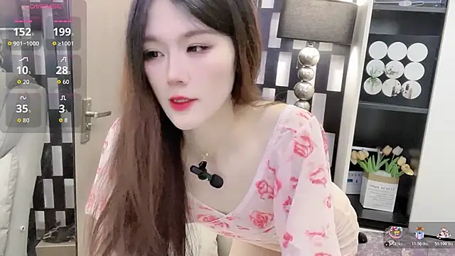 Yueyue-MM online show from November 2025 12:25:02 AM