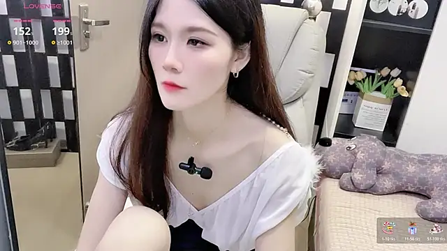 Yueyue-MM online show from November 2025 01:33:02 PM