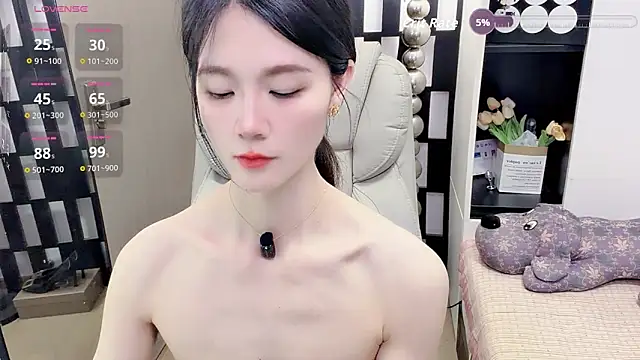 Yueyue-MM online show from April 2026 02:32:02 PM