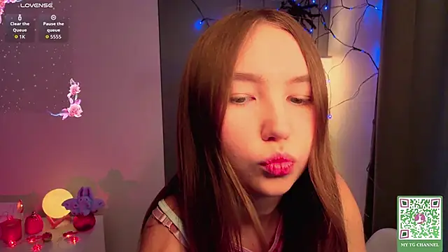 ElfredaTupy online show from October 2025 06:04:01 AM
