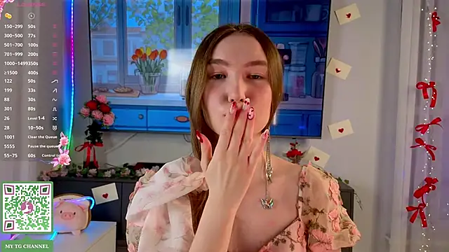 ElfredaTupy online show from February 2026 07:05:01 PM