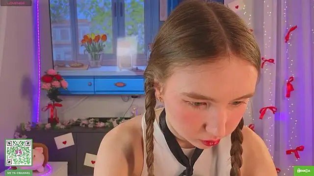 ElfredaTupy online show from March 2026 07:10:01 PM