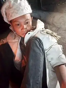 simi-lucy online show from November 2025 01:50:02 AM