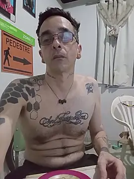 Snapshot of dinho_carioca chatting on November 2025 03:18:02 AM dinho carioca online show from November 2025 03:18:02 AM