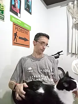 Snapshot of dinho_carioca chatting on November 2025 02:03:01 AM dinho carioca online show from November 2025 02:03:01 AM