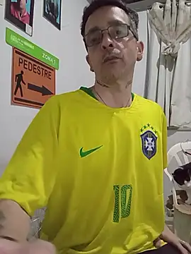 Snapshot of dinho_carioca chatting on December 2025 04:33:02 AM dinho carioca online show from December 2025 04:33:02 AM