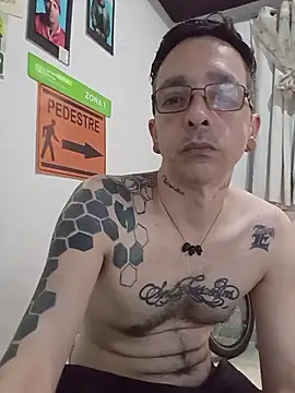 Snapshot of dinho_carioca chatting on December 2025 03:33:02 PM dinho carioca online show from December 2025 03:33:02 PM