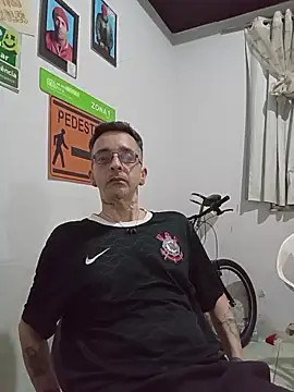 Snapshot of dinho_carioca chatting on November 2025 05:23:01 AM dinho carioca online show from November 2025 05:23:01 AM