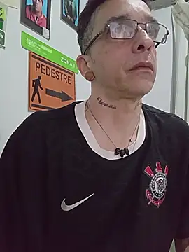 Snapshot of dinho_carioca chatting on November 2025 08:03:02 AM dinho carioca online show from November 2025 08:03:02 AM