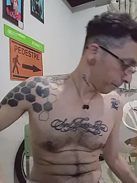 Snapshot of dinho_carioca chatting on December 2025 12:44:02 PM dinho carioca online show from December 2025 12:44:02 PM