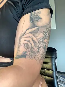 Laila Pink online show from September 2025 05:53:02 PM