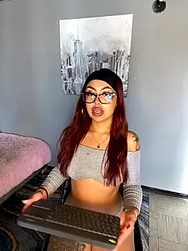 Laila Pink online show from September 2025 02:48:01 PM