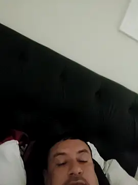 andrerj22 online show from December 2025 03:38:02 PM