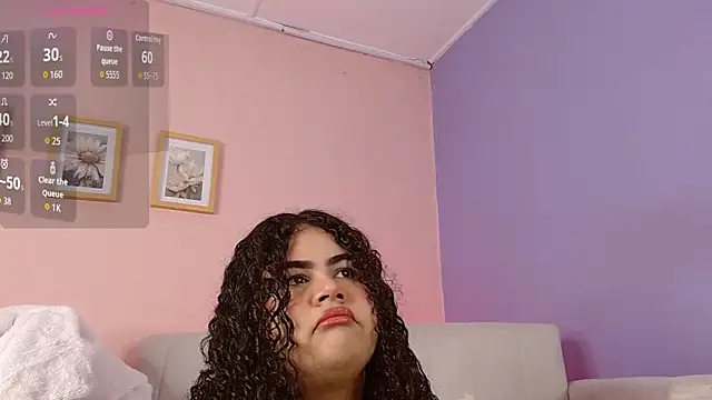 lourdes moon22 online show from October 2025 01:10:01 PM