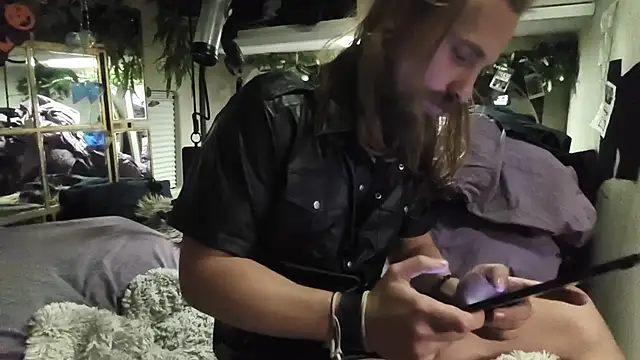 JuliCarl online show from October 2025 03:49:02 AM