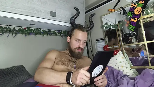 JuliCarl online show from October 2025 08:17:02 PM