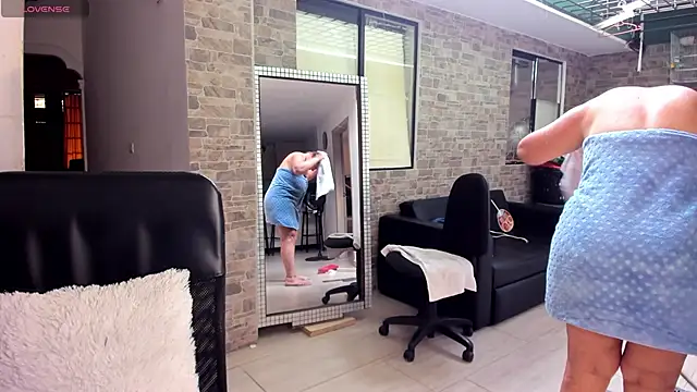  SARAI DUPONT online show from April 2026 10:13:01 PM