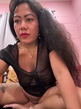 Snapshot of Lindarossyta chatting on November 2025 11:32:02 PM Lindarossyta online show from November 2025 11:32:02 PM