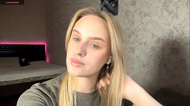 Snapshot of ElisabetLorney chatting on October 2025 08:24:02 AM ElisabetLorney online show from October 2025 08:24:02 AM