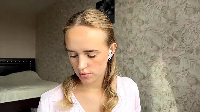 ElisabetLorney online show from September 2025 08:38:01 AM