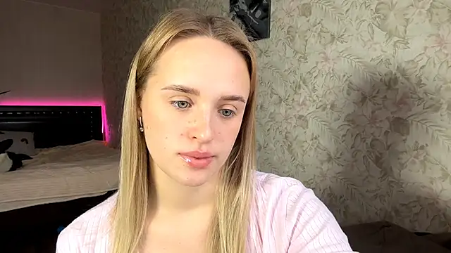 Snapshot of ElisabetLorney chatting on November 2025 08:03:02 AM ElisabetLorney online show from November 2025 08:03:02 AM