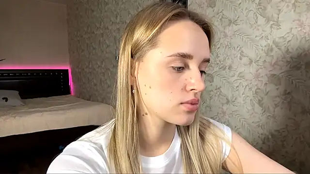 Snapshot of ElisabetLorney chatting on November 2025 08:03:02 AM ElisabetLorney online show from November 2025 08:03:02 AM