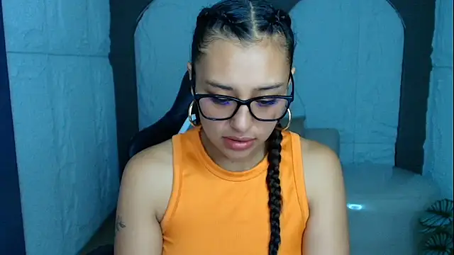 Miah Jones r  online show from September 2025 12:38:01 PM