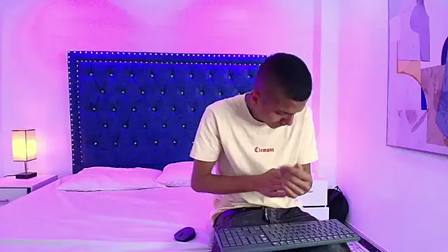 Damian and roxanne online show from December 2025 12:37:01 PM