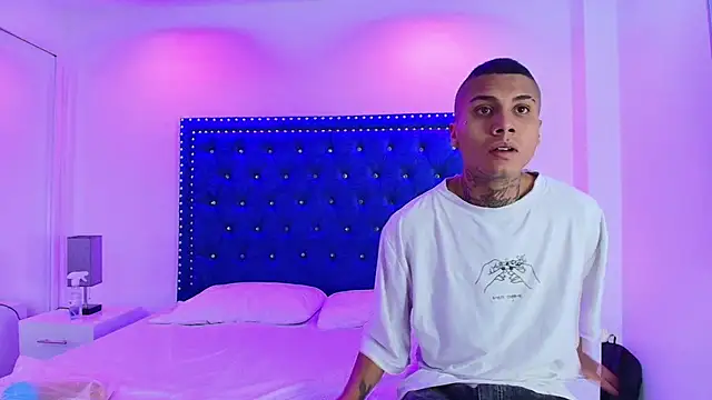 Damian and roxanne online show from November 2025 12:39:02 PM