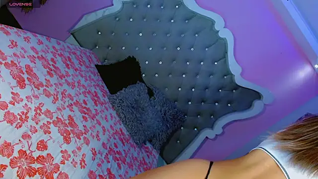 Honey Moontsts online show from March 2026 11:58:02 AM