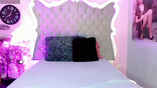 Honey Moontsts online show from January 2026 12:20:01 PM