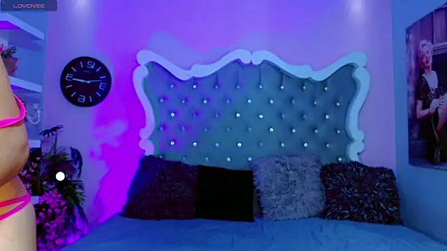 Honey Moontsts online show from April 2026 11:59:02 AM