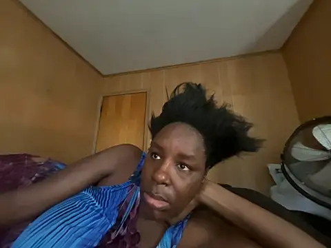 saltlightEmber online show from November 2025 06:22:02 PM