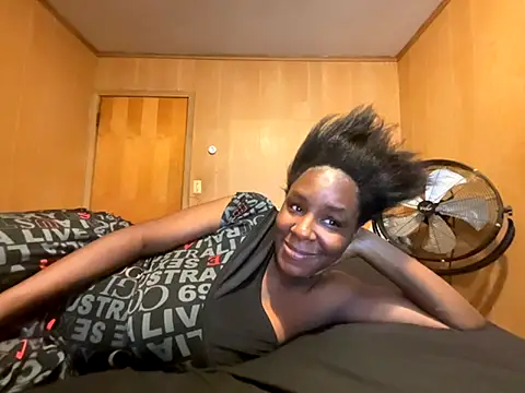 saltlightEmber online show from November 2025 02:59:01 AM